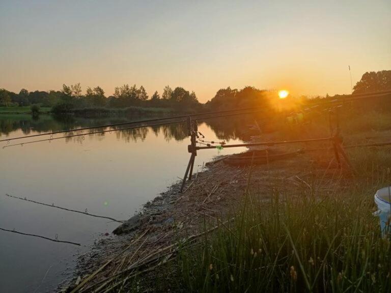 Na Golfu Hotel Kestrany Екстериор снимка
